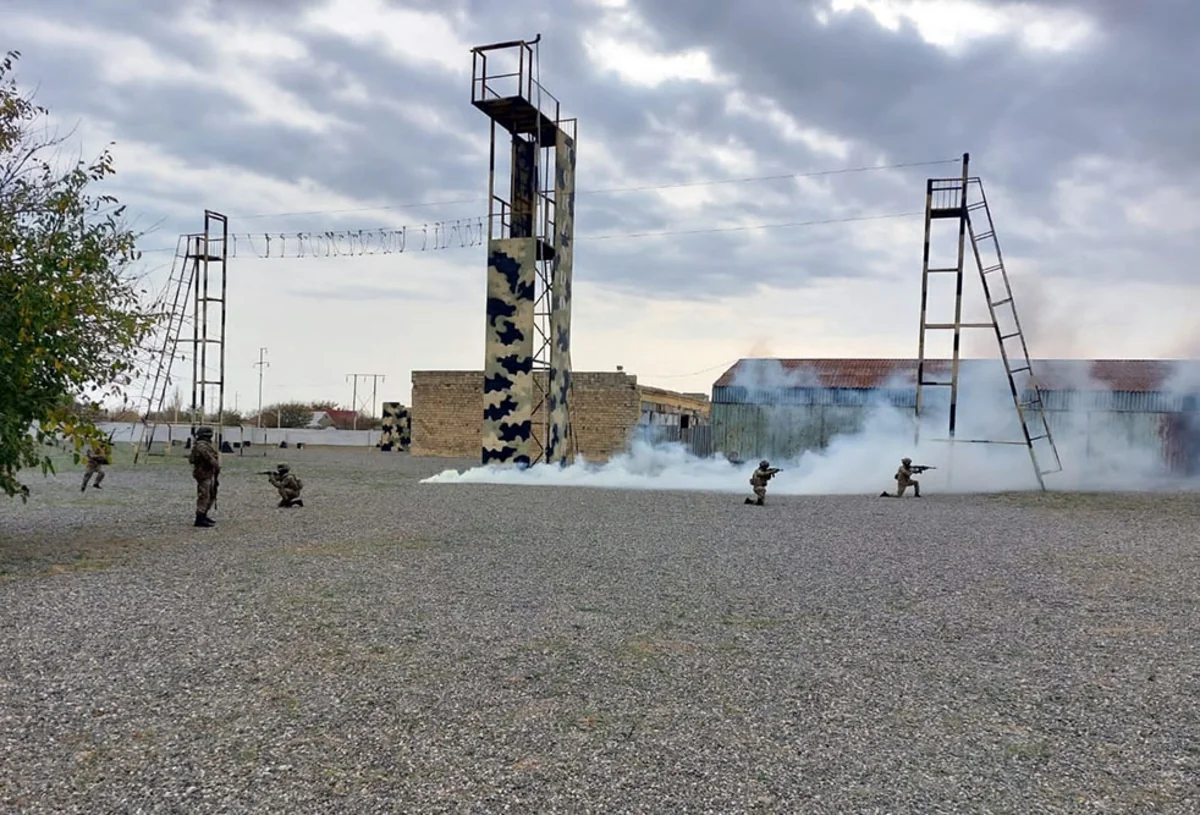 Azərbaycanda səfərdə olan Tacikistanın müdafiə naziri hərbi hissəni ziyarət edib