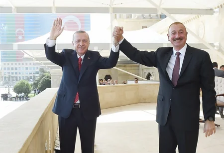 Bakının işğaldan azad edilməsinin 100 illiyinə həsr olunan parad başa çatıb - YENİLƏNİB-4