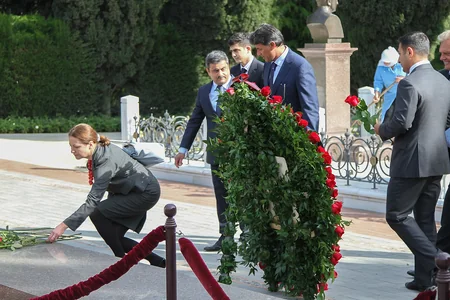 Beynəlxalq Cüdo Federasiyası rəsmiləri ümummilli lider Heydər Əliyevin məzarını ziyarət ediblər
