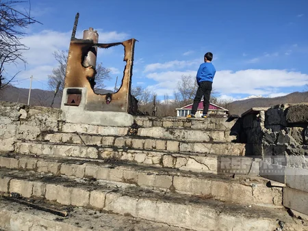 Oğuzda evləri yanan ailələrə yardım olunacaq