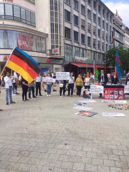 Azərbaycanlılar Berlin və Hannoverdə Ermənistanın Füzulidə törətdiyi hərbi təxribata qarşı etiraz aksiyası keçirib