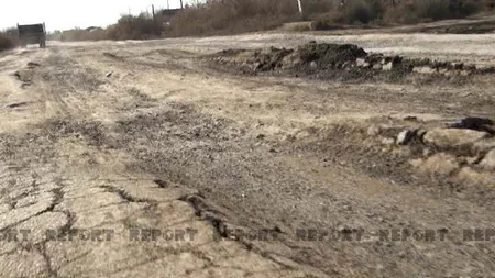 Neftçalada 13 kəndi birləşdirən yol keçilməz hala düşüb - FOTO