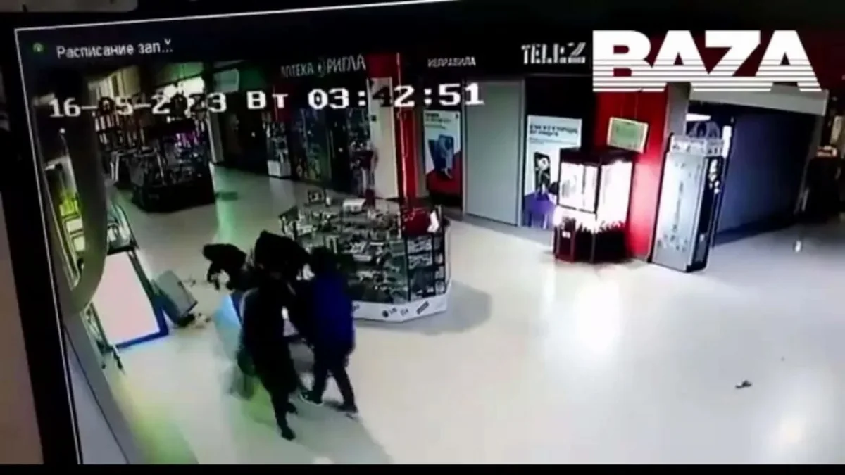 В Тамбове из торгового центра украли банкомат ВТБ