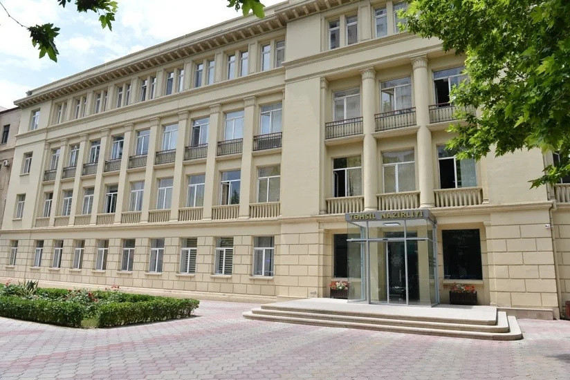 Təhsil Nazirliyi: Kürdəmirdə tavanı uçan məktəbə baxış keçiriləcək