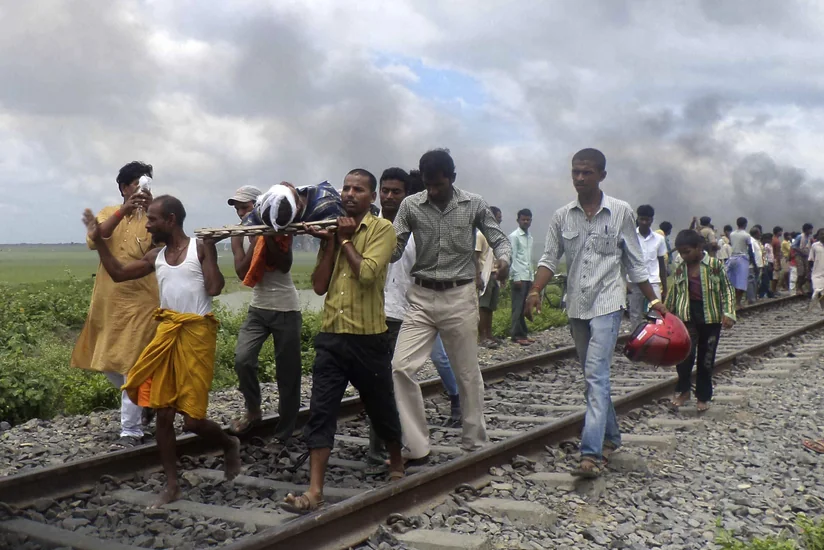Hindistanda yük qatarı miqrantları vurub, ölənlər var