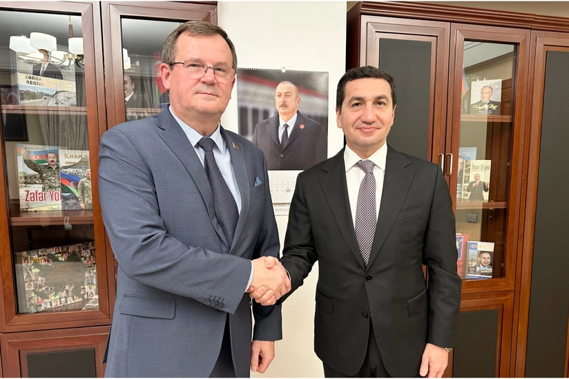 Hikmət Hacıyev Belarus səfirini diplomatik missiyasının başa çatması münasibətilə qəbul edib