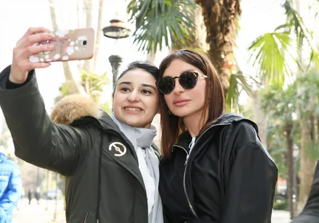 Mehriban Əliyeva “Xan bağı” mədəniyyət və istirahət parkında gəncəlilərlə görüşüb