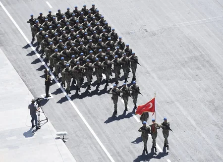 Azadlıq meydanında hərbi parad keçirilib - YENİLƏNİB-2