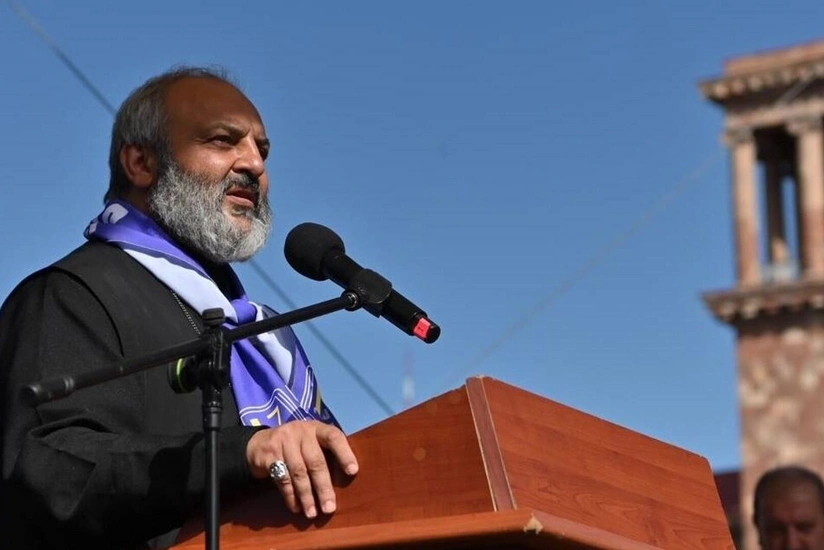 Erməni arxiyepiskop deputat və məmurlarla bağlı məhkəməyə müraciət edib