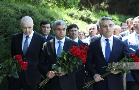 Ümummilli Lider Heydər Əliyevin xatirəsi anılır - FOTOREPORTAJ