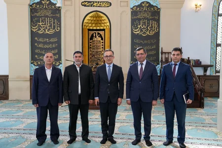 Dövlət Komitəsinin sədri Binəqədidəki məscidlərdə din xadimləri ilə görüşüb