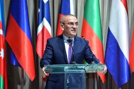 Şəmkirdə Maqnus Karlsenə daha bir mükafat verilib