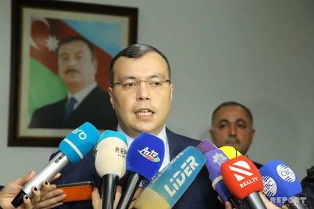 Nazir elektron qaydada pensiya təyin olunmuş ilk vətəndaşla görüşüb