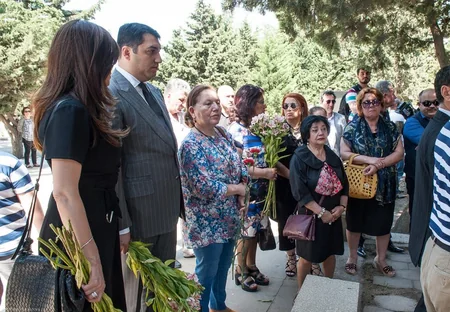 Görkəmli rejissor Zəfər Nemətov Fəxri Xiyabanda anılıb