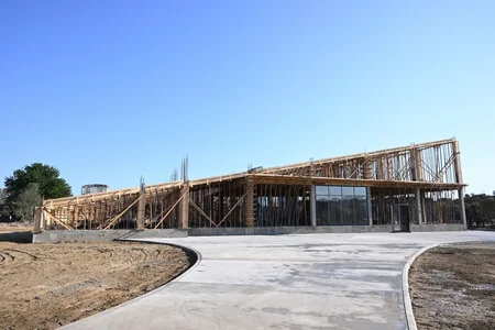 Prezident Bakıda “Gənclik” metrosu yanında yaradılan yeni parkda işlərin gedişi ilə tanış olub