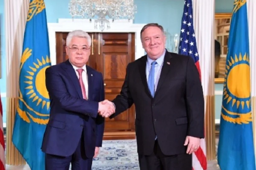 Pompeo Qazaxıstanın XİN rəhbəri ilə görüşüb