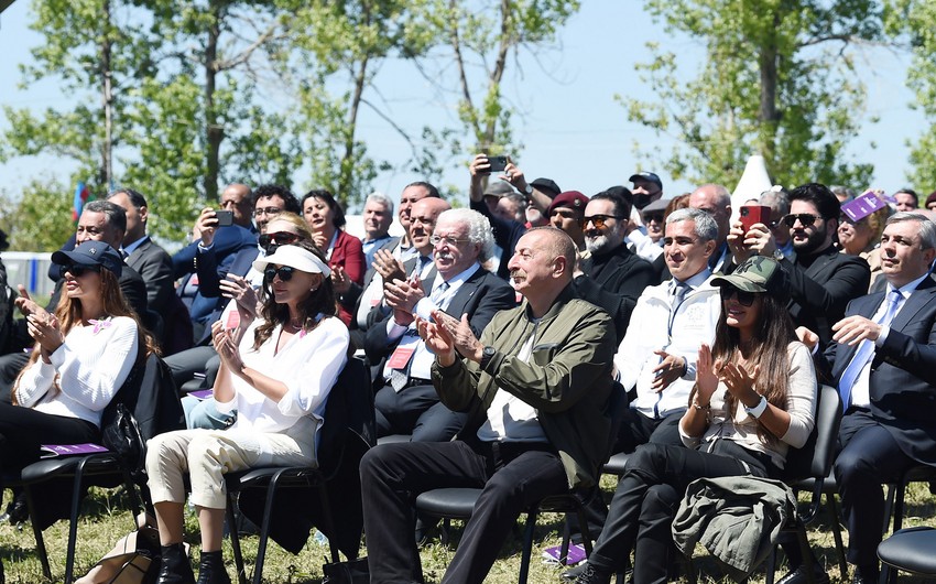 Ilham Aliyev and Mehriban Aliyeva attend opening of Khari Bulbul festival in Shusha