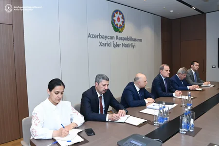 Jeyhun Bayramov discusses regional issues with Uzbekistan's deputy FM