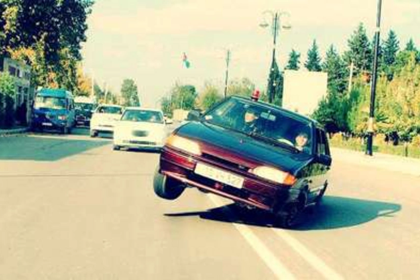Tovuzda avtoxuliqanlıq edən şəxs polisi maşınla vurub