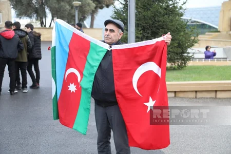 Bakıda hərbi orkestrlərin müşayiəti ilə Zəfər yürüşü keçirilib - YENİLƏNİB