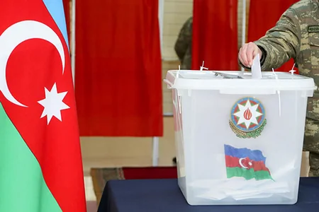 Azərbaycan Ordusunun şəxsi heyəti Prezident seçkiləri səsverməsində iştirak edir - VİDEO