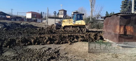 Yevlaxda dəfələrlə yanğın baş verən qamışlıq ərazi qurudulur 
