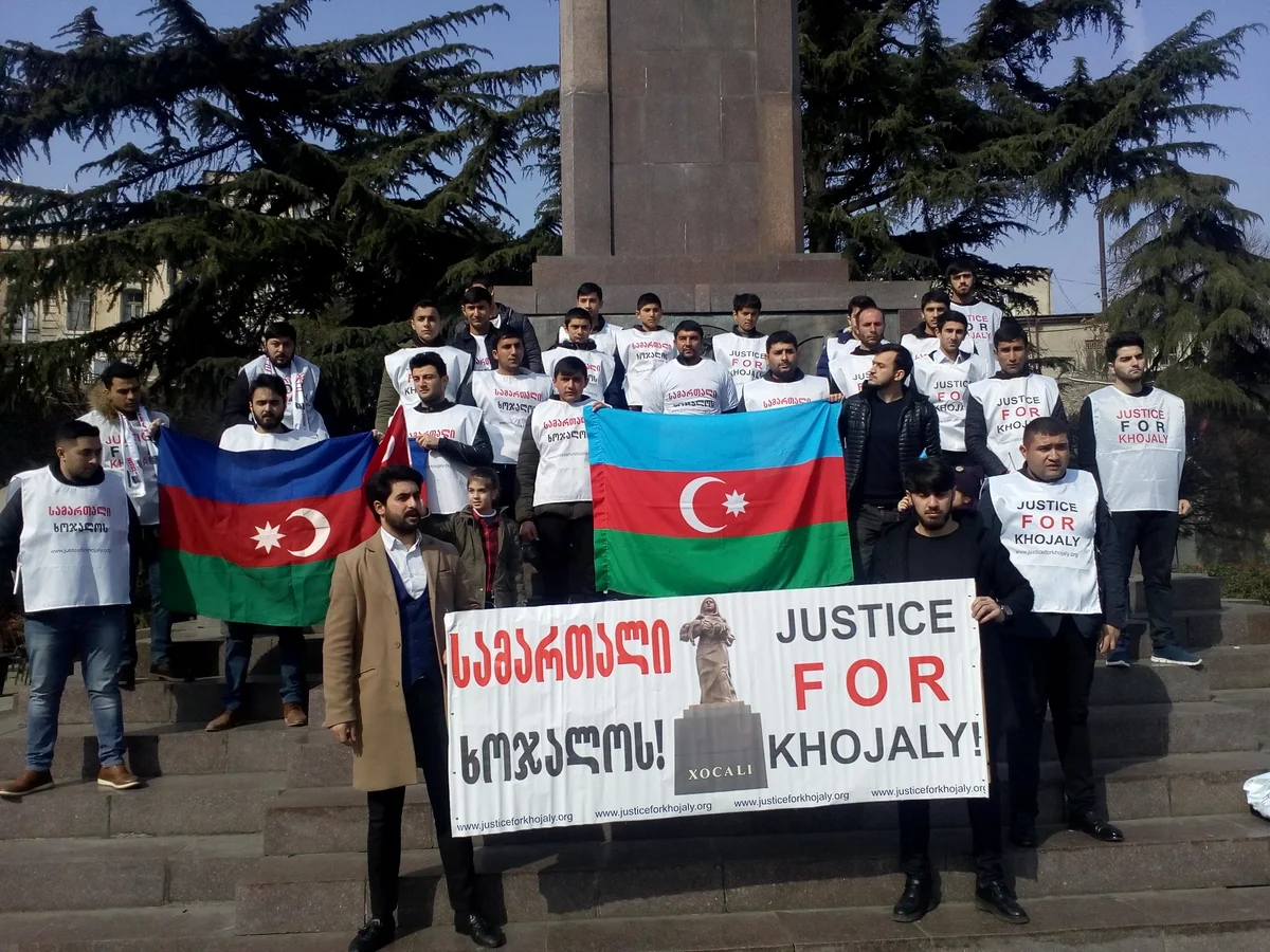 Azərbaycanlı tələbələr Tbilisidə Xocalı soyqırımı ilə əlaqədar aksiya keçiriblər - FOTO