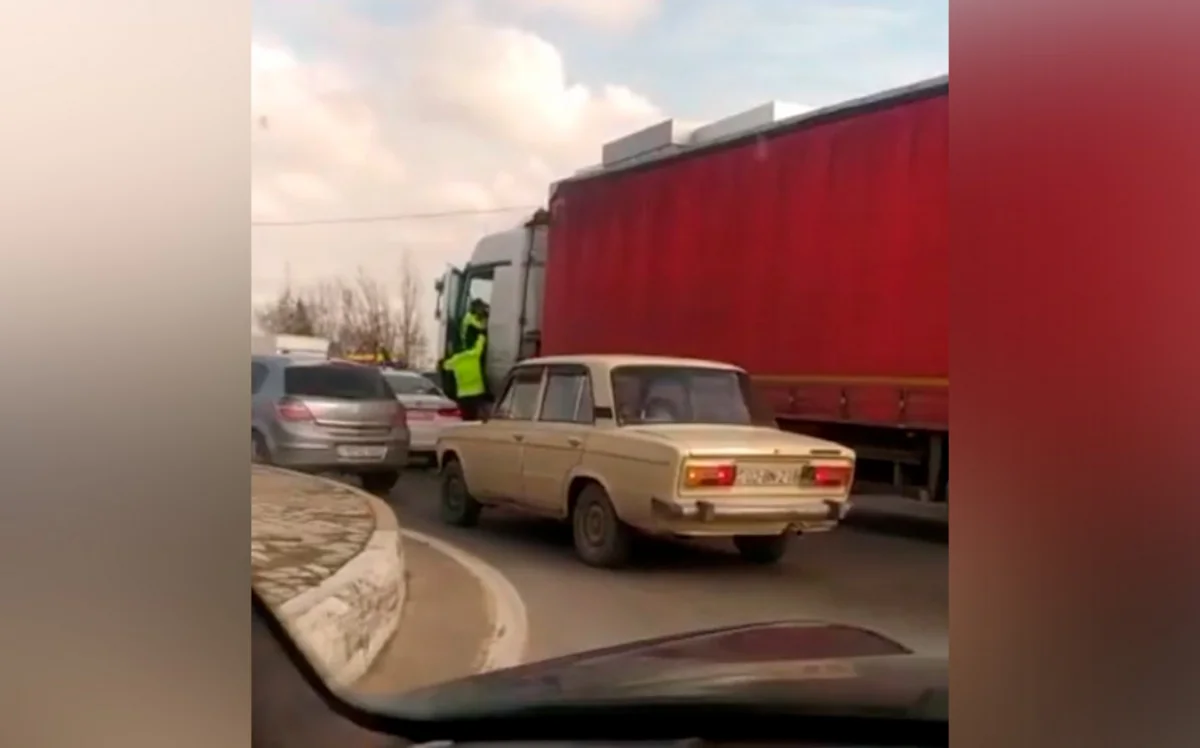 Polisin qanuni tələbinə əməl etməyən sürücü məsuliyyətə cəlb edilib