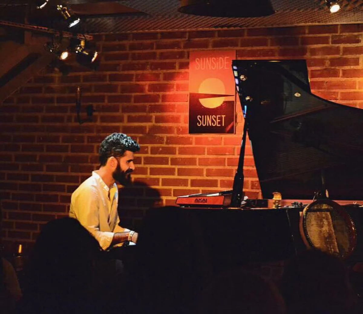 Parisdə azərbaycanlı musiqiçinin yeni klipi işıq üzü görüb