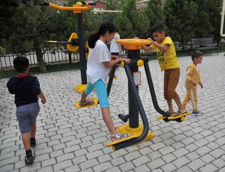Jurnalistlərin binasının həyətində abadlıq işləri görülüb