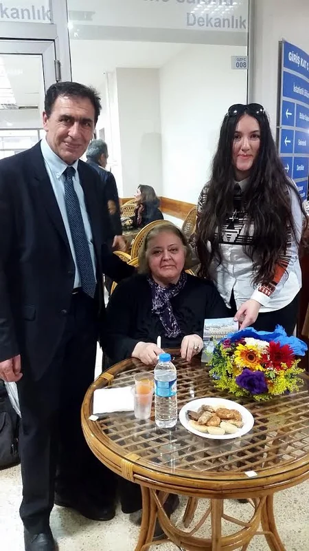 Azərbaycanlı yazıçı Türkiyədə tələbələrlə görüşüb