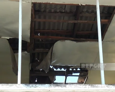 Ucarın mərkəzi stadionunda oturacaqlar dağılıb, yardımçı bina talan edilib