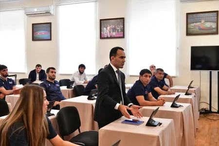 Fərid Qayıbov yarışlarda uğurla çıxış etmiş idmançılar və məşqçilərlə görüşüb