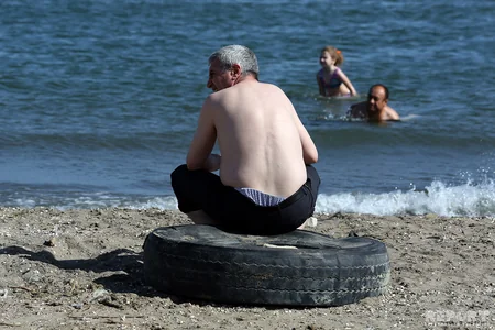 Qadağan olunan çimərlikdə dincələnlər - REPORTAJ