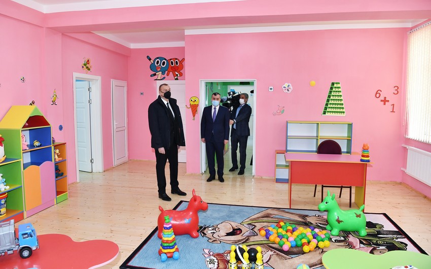 President Ilham Aliyev attends ceremony to present apartments to families of martyrs and war disabled