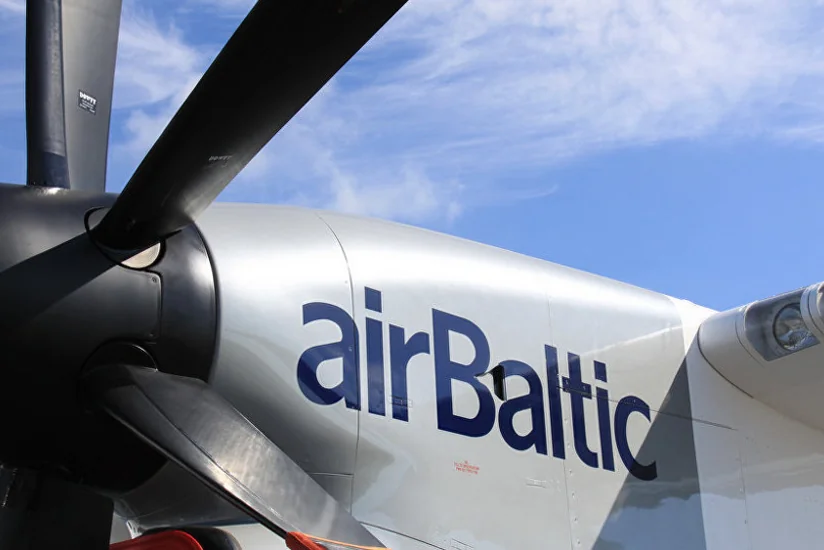 AirBaltic aviaşirkətinə məxsus sərnişin təyyarəsi qəza enişi edib