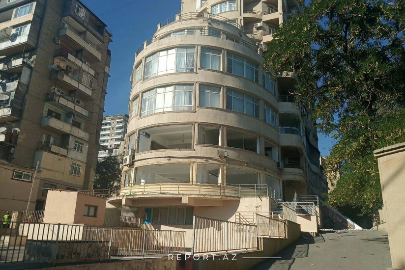 Ramiz Mehdiyev və Əli Həsənovun Qurban Məmmədova bağışladığı bina sökülür