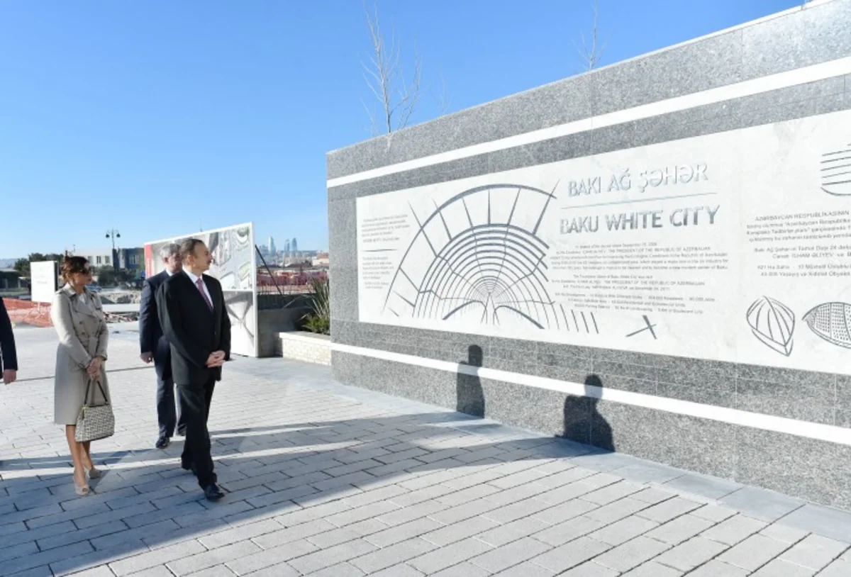 Prezident İlham Əliyev “Bakı Ağ Şəhər”in inşası başa çatan ofis binası ilə tanış olub