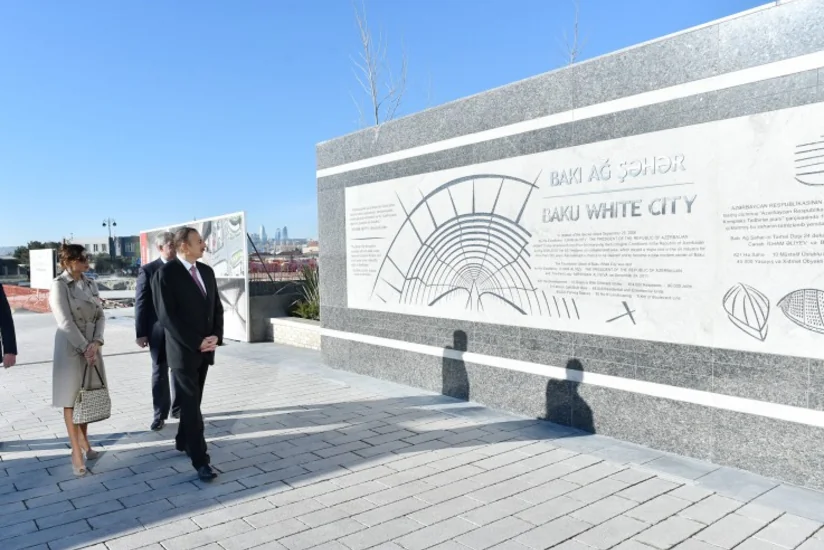 Prezident İlham Əliyev “Bakı Ağ Şəhər”in inşası başa çatan ofis binası ilə tanış olub