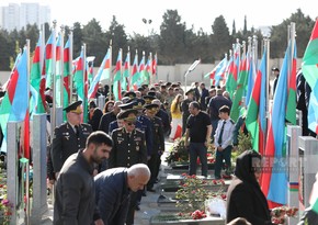 Xalq Zəfər qəhrəmanlarının xatirəsini əziz tutur - FOTOREPORTAJ