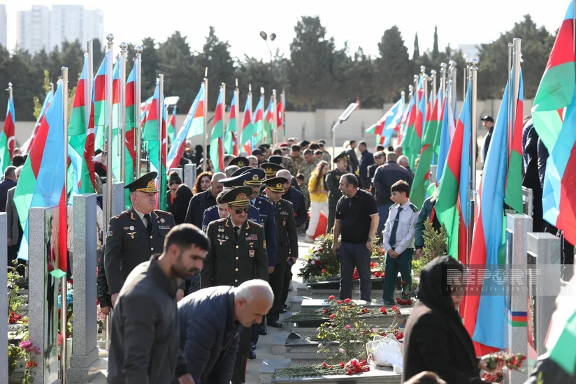Xalq Zəfər qəhrəmanlarının xatirəsini əziz tutur - FOTOREPORTAJ