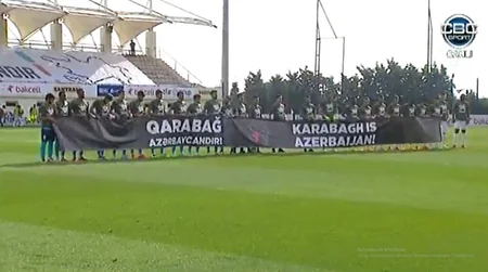 Zirə və Neftçinin futbolçuları meydana hərbi geyimdə çıxdılar