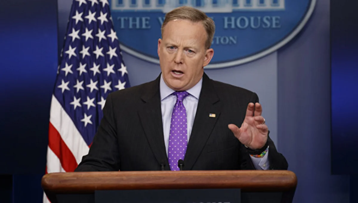 Şon Spayser Ağ Evin mətbuat katibi vəzifəsindən istefa verib