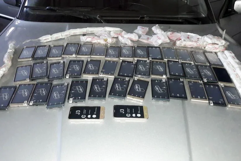 Azərbaycanda gömrükdən gizlədilən mobil telefonlar və aksesuarları aşkar edilib