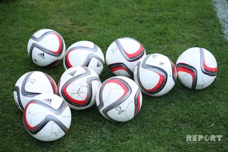 ​Azərbaycan millisi İsmət Qayıbov adına Bakıxanov qəsəbə stadionunda məşq edib - FOTO