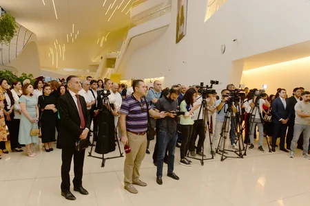 Heydər Əliyev Mərkəzində Ulu Öndərə həsr olunan instalyasiya, fotoalbom və film təqdim edilib