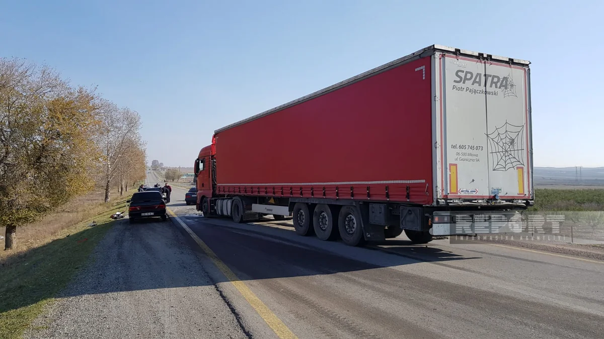 Laçında yük avtomobili aşıb, ölən var