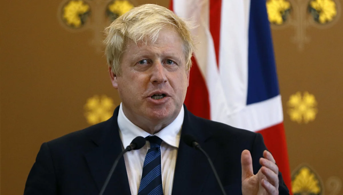 Hakim partiyanın deputatları Böyük Britaniyanın XİN başçısını istefaya göndərməklə bağlı çağırış ediblər