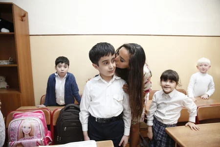 Leyla Əliyeva 5 saylı respublika xüsusi internat məktəbindəki şəraitlə tanış olub