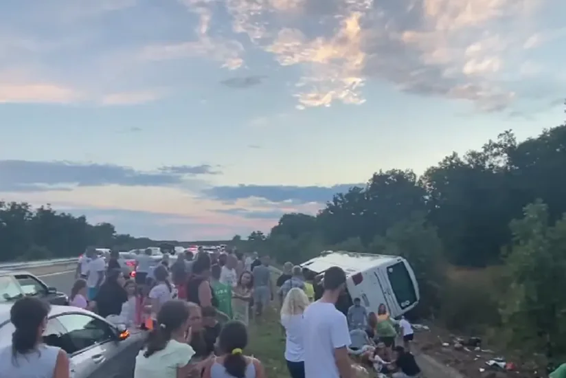 В Болгарии госпитализировали 17 детей после аварии туристического автобуса